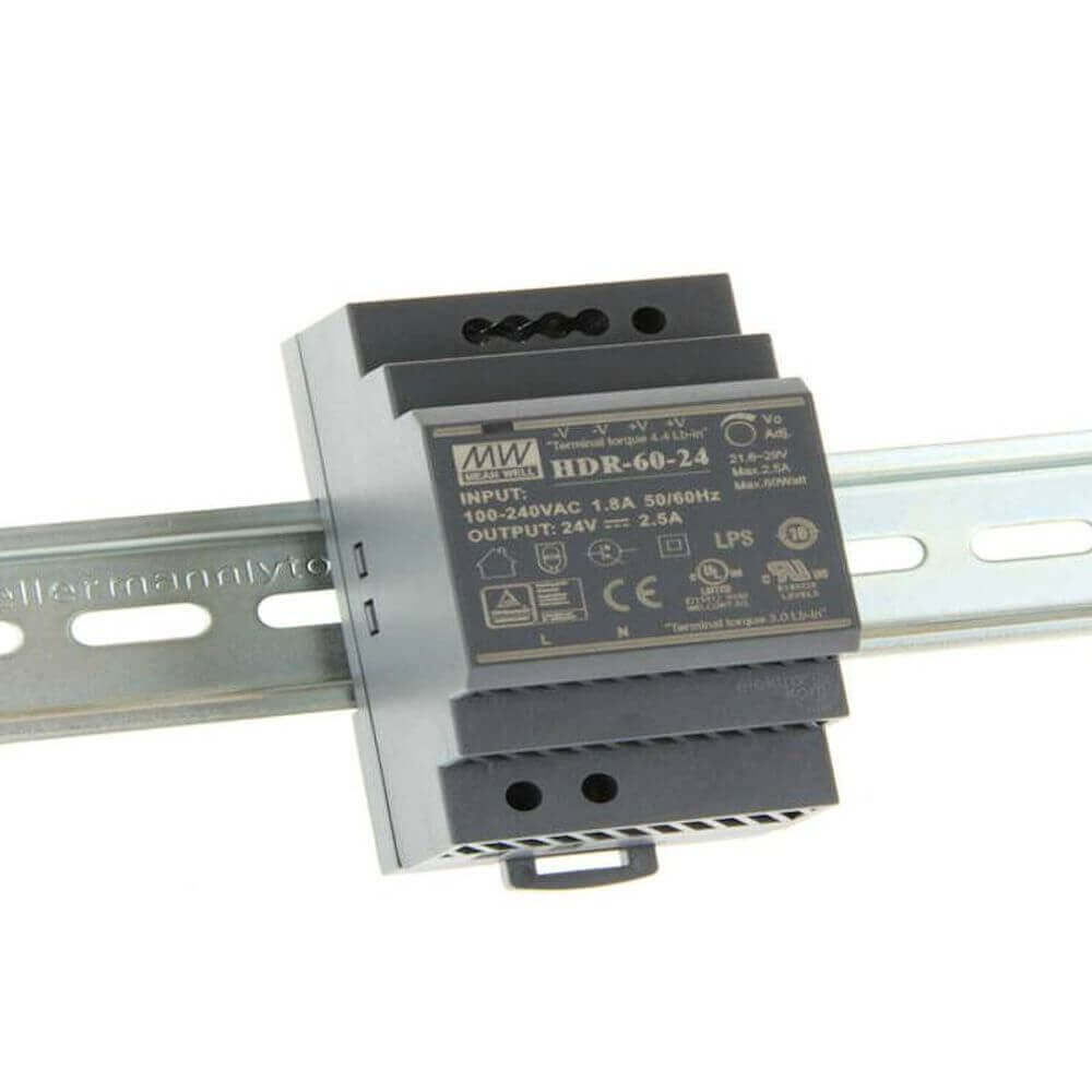 60W Netzteil für Hutschiene 24V IP20 auf DIN-Hutschiene montiert, geeignet für LED-Strip-Systeme.