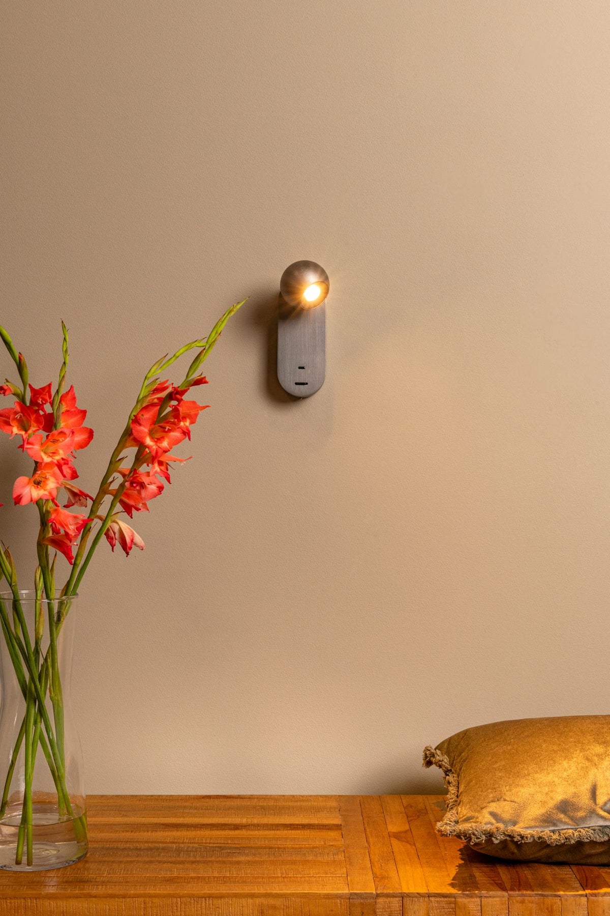 LED-Wandleuchte Montana mit CCT und USB-C-Ladeanschluss (3)