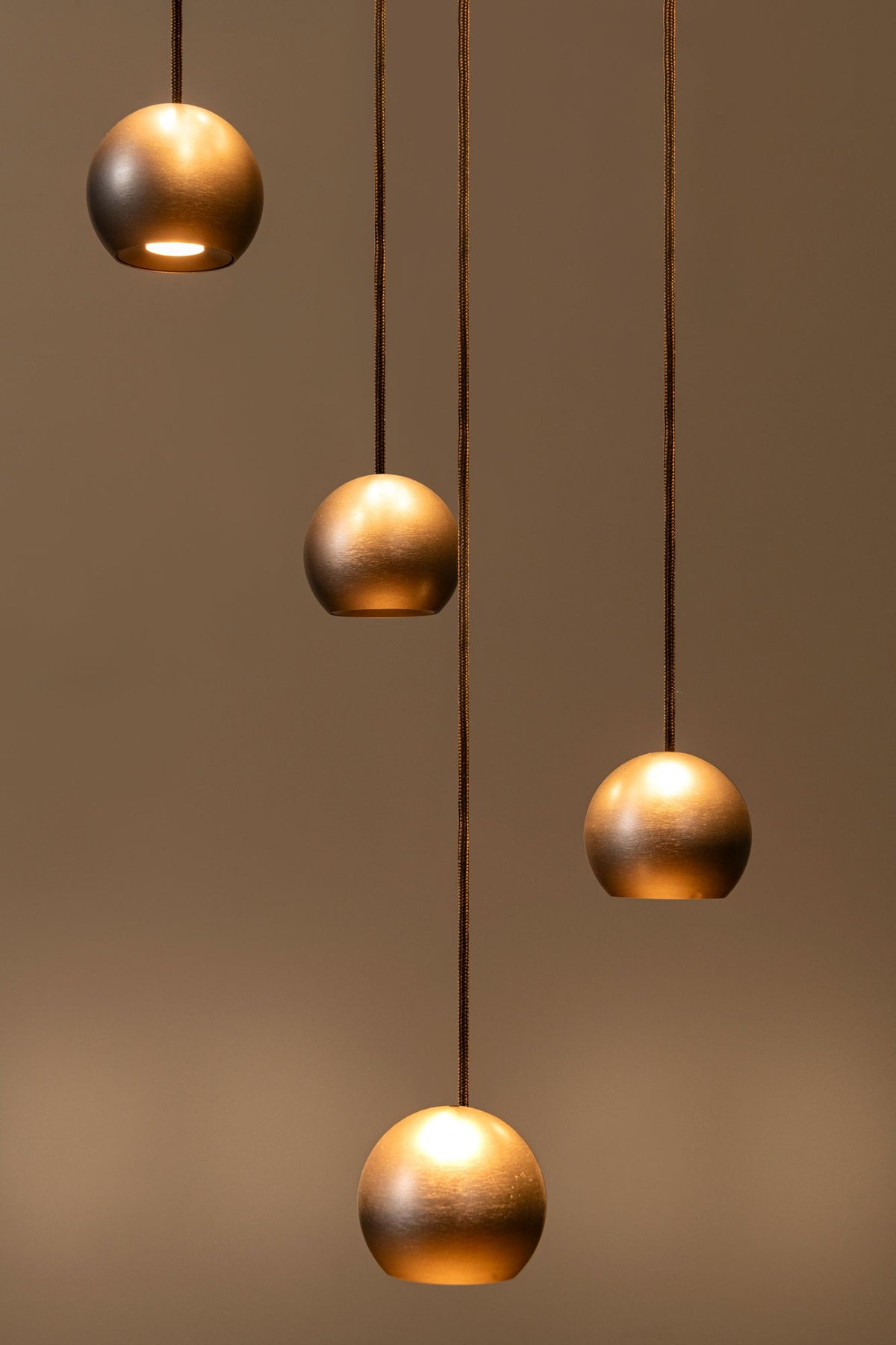 LED-Pendelleuchte Montana 16-flammig CCT dimmbar (4)