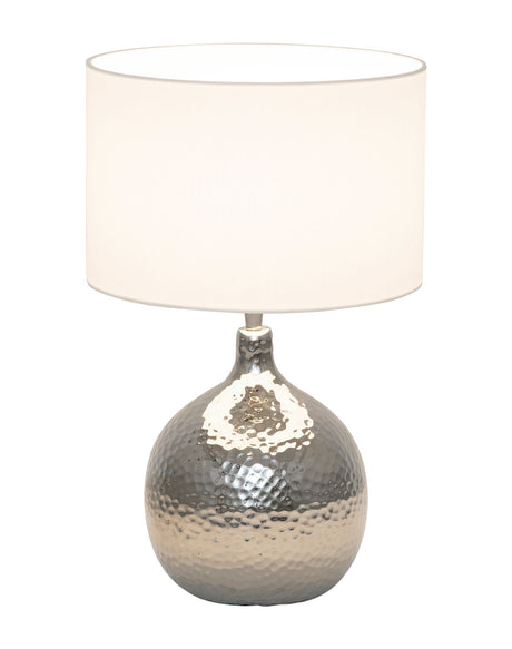 Bordlampe Maestro med hamret metallkule, skjerm i silketekstur krem, kuleledd bevegelig