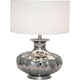 Lampe de table Damasco en aluminium nickelé argenté avec une forme élégante et un abat-jour blanc.