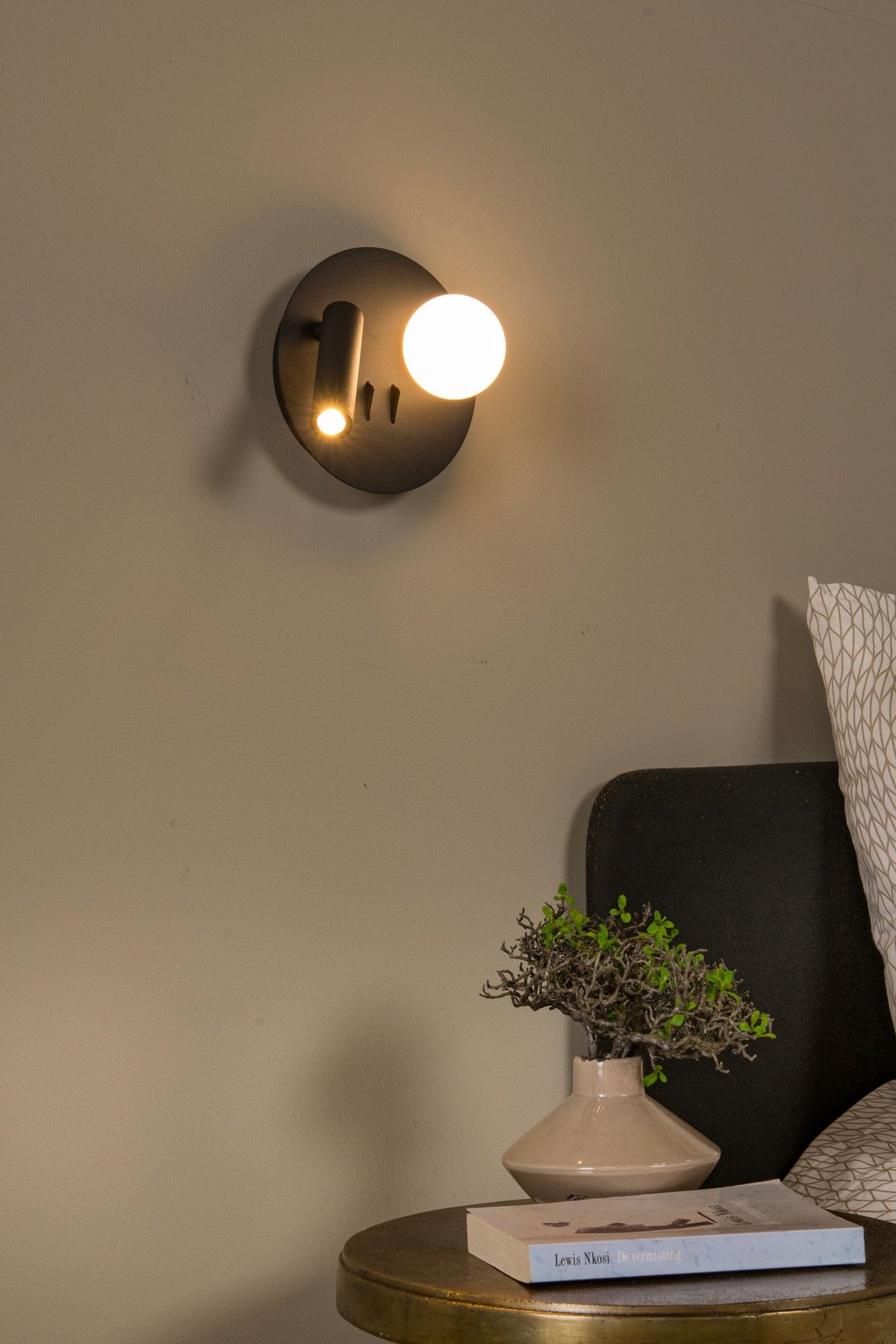 LED-Leseleuchte Matiz schwenkbar mit USB-Ladeanschluss rund (3)