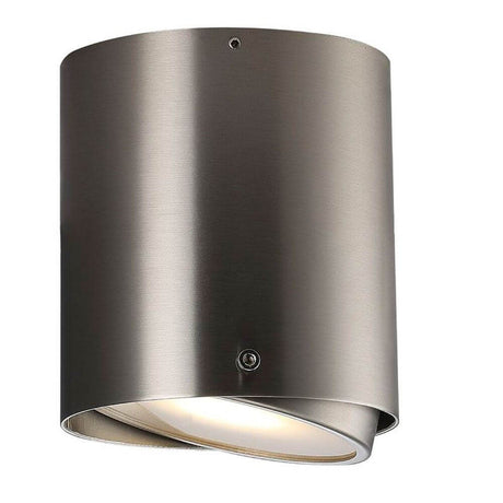 Applique IP S4 en aluminium brossé au design moderne et au faisceau lumineux orientable.