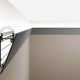 90° Ecke für Aufbau-Wandprofil schräg Alu-eloxiert in der Anwendung mit einem Wandprofil.