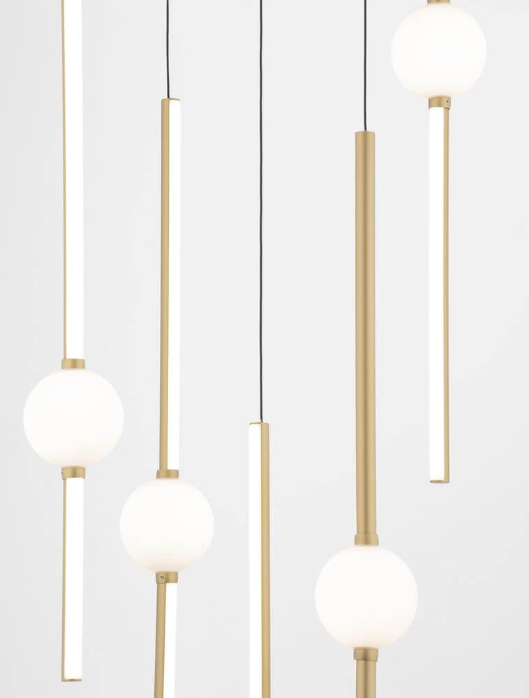 Acrobat LED Pendelleuchte 7-flammig 3000K Schwarz mit eleganten Lampenschirmen und Kugel-Opalglas.