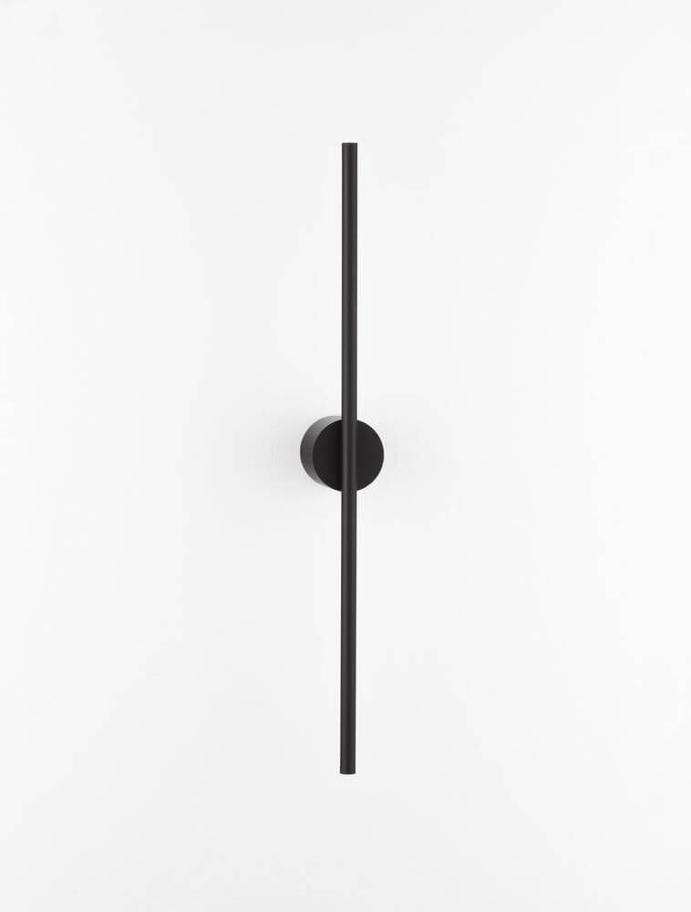 Alt Tag: Aden LED Wandleuchte 3000K Schwarz, schlanke 90 cm matte Aluminium-Wandleuchte, minimalistisches Design für moderne Innenräume