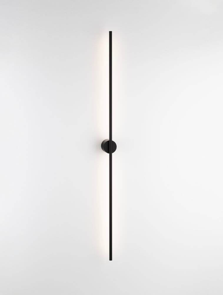 Alt Tag: Aden LED Wandleuchte 3000K Schwarz – schlanke 90 cm matte Aluminium Wandlampe, minimalistisches Linienlicht für moderne Wohnräume