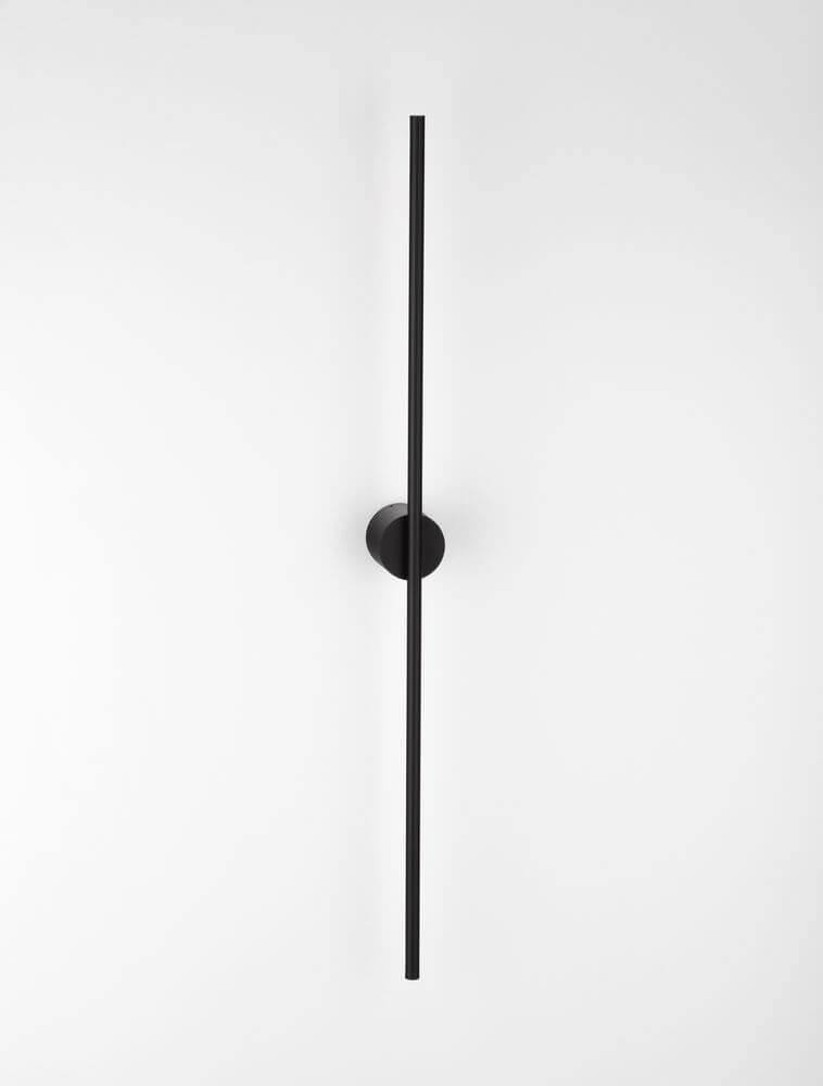 Alt Tag: Aden LED Wandleuchte 3000K Schwarz schlanke 90 cm Wandlampe in mattem Aluminium, minimalistisches Design, 7,3 cm Tiefe