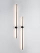 Aden LED Wandleuchte 3000K in elegantem Design mit schlanken, schwarzen Aluminium-Streifen.