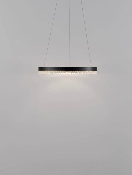 Adriaterhavet LED Pendel Ø 40cm 3000K med matsort aluminium og jævn lysfordeling.