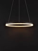 Adria LED Pendelleuchte Ø 60cm 3000K an einem schwarzen Hintergrund hängend, mit energeschonender Beleuchtung.