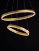 Adria LED Pendelleuchte 2-flammig Ø 60cm mit goldenen Ringen und integriertem LED-Licht.