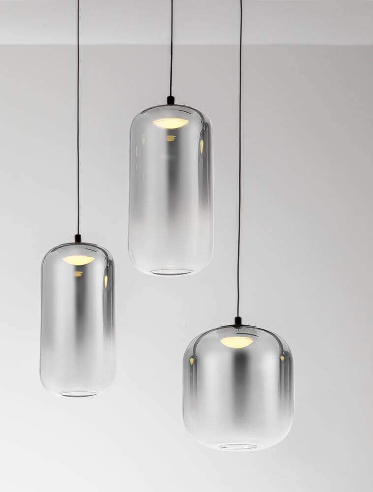 Aelia LED Pendelleuchte 6-flammig Ø 72cm Schwarz, Rauch mit 3 eleganten Glaslampenschirmen in Rauchgrau.