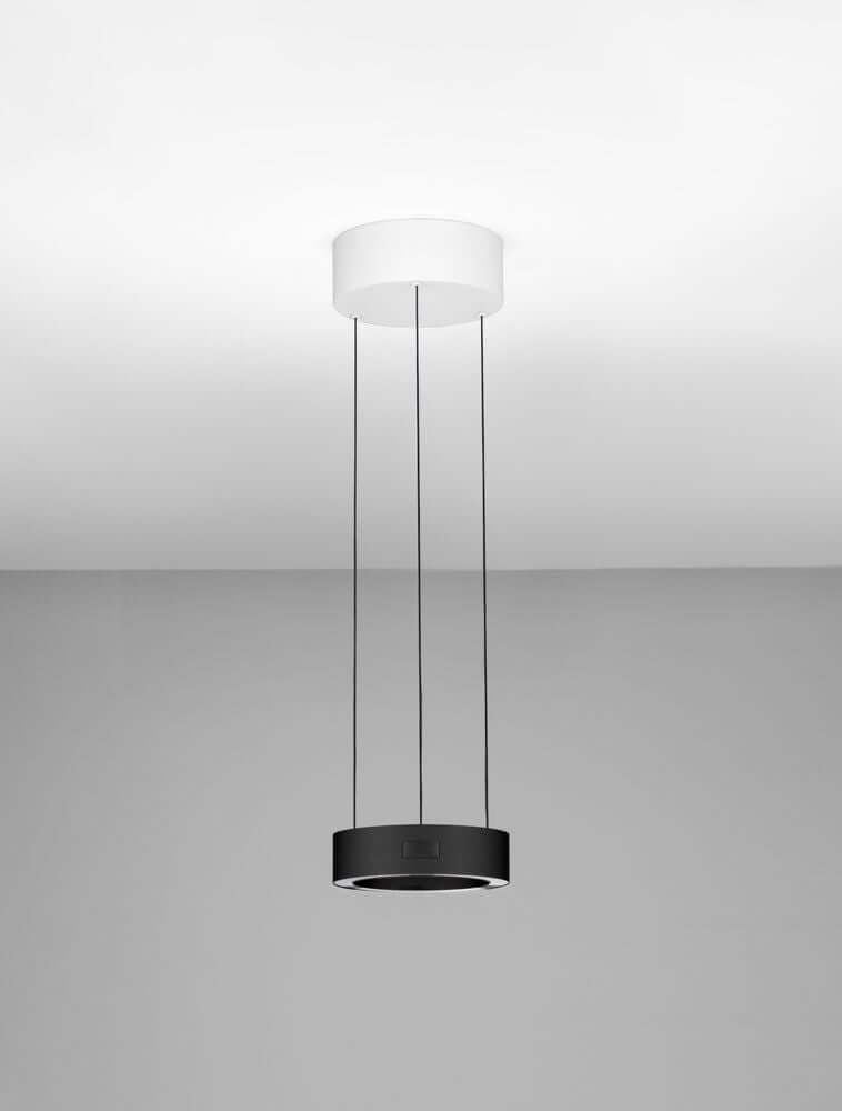 Alt Tag: Afi LED Pendelleuchte Ø 20cm Up & Down in weißem Zimmer, schlankes zylinderförmiges Design mit up-and-down LED-Beleuchtung