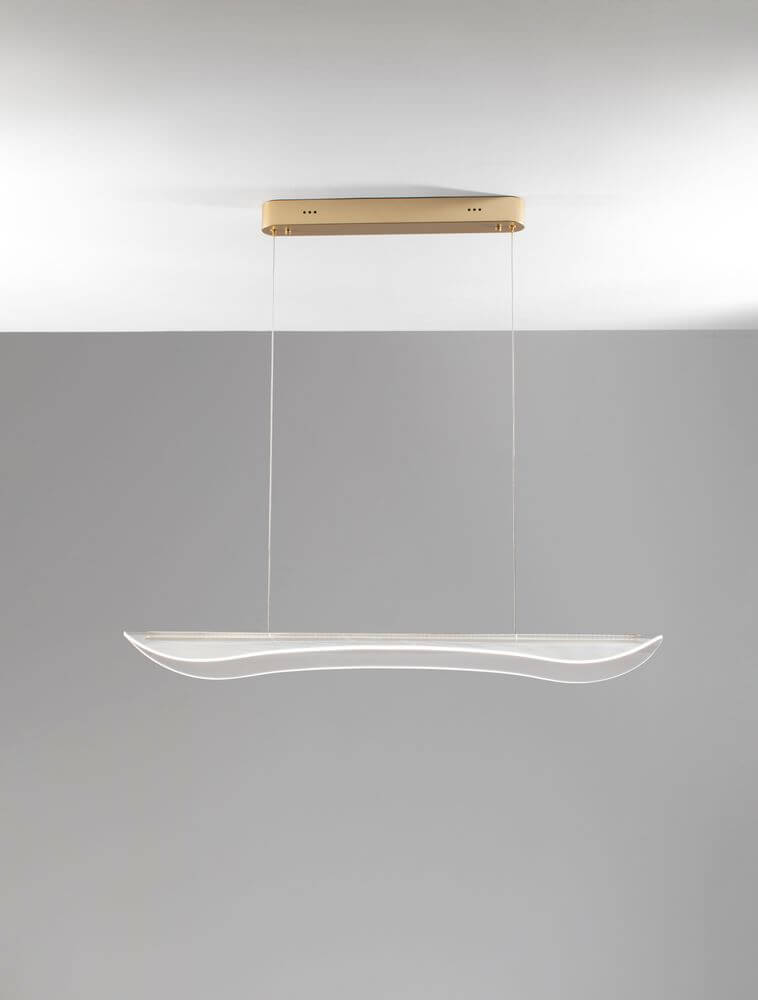 Agos LED Pendelleuchte 3000K im modernen Design über einem dezenten grauen Hintergrund.