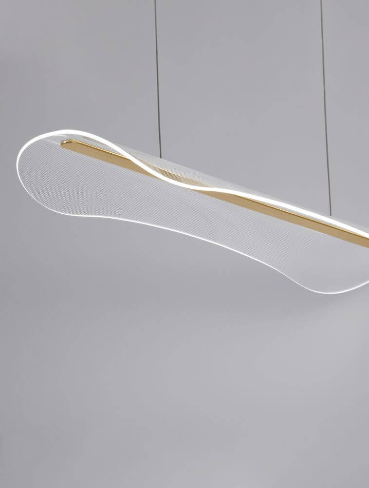 Agos LED Pendelleuchte 3000K mit elegantem Schirmdesign und goldfarbenem Akzent.
