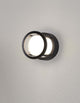 Agosto LED Außenwandleuchte Ø 11cm IP54 an einer Wand montiert, modern und elegant in schwarzem Design.