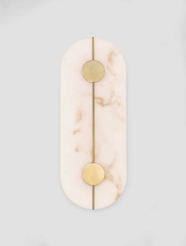 Aider Wandleuchte 3000K in modernem Design mit marmorierter Oberfläche und goldenen Akzenten.