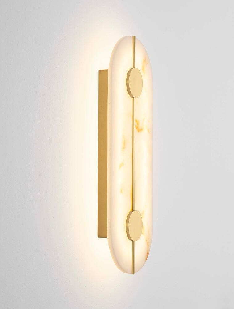 Aider Wandleuchte 3000K in elegantem Design mit warmem Licht und goldenen Akzenten.