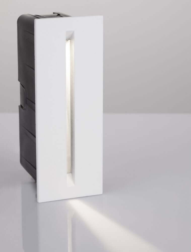 Aizen LED Außenwandeinbauleuchte 3000K Weiß IP54 in eleganter Design-Variante, strahlend weiß.