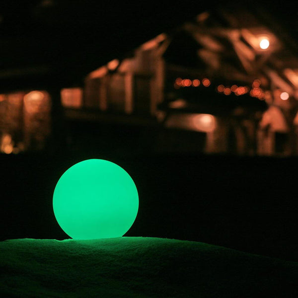 Rechargeable LED globe lamp Globe 50 cm with app control glows green in the dark.
