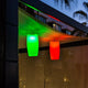 Akku LED-Tischlampe Stele mit App-Steuerung in rot und grün, dekorativ und für Innen- sowie Außenbereiche geeignet.