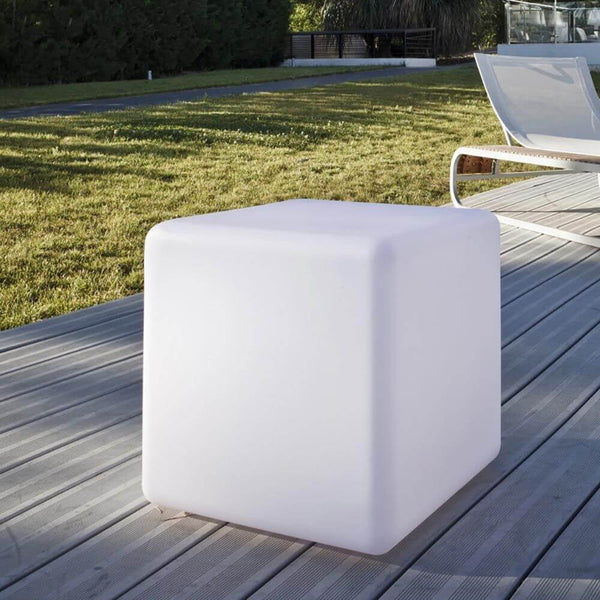 Battery-operated LED cube Big-Cube 43cm with app control on an outdoor terrace.