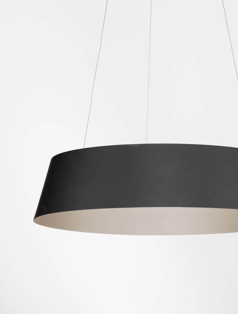 Alba LED Pendelleuchte Ø 54cm 3000K in modernem Design mit elegantem schwarzen Finish.