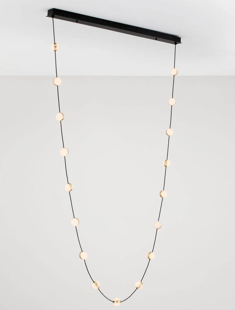 Alcinoe LED Pendelleuchte 3000K Schwarz, Gold - moderne Pendelleuchte mit goldenen und weißen Akzenten.