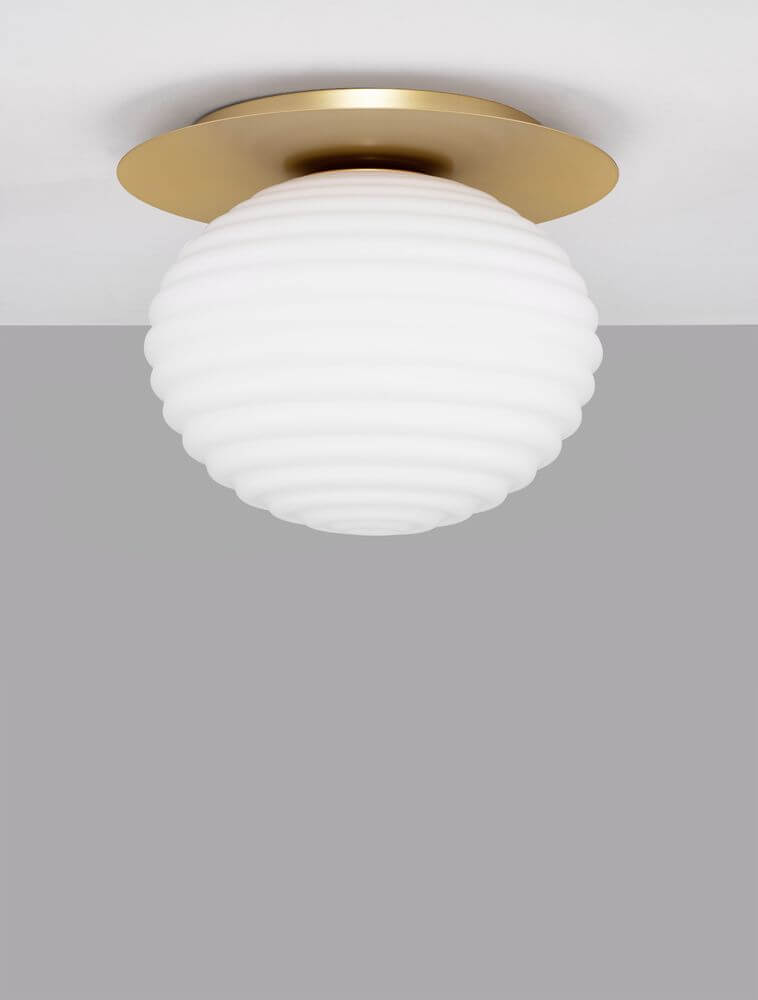 Allen Deckenleuchte E27 Gold, Weiß – stilvolle Deckenlampe mit kugelförmigem, opalem Glas für angenehmes Licht.