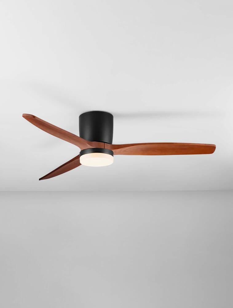 Aloa LED Ventilator Ø 132cm mit Holzblättern und integrierter Beleuchtung, modern und stylisch.