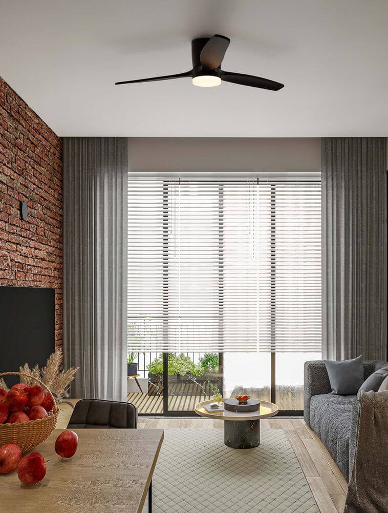 Aloa LED Ventilator Ø 132cm in modern Wohnzimmer mit Ziegelmauer und eleganter Einrichtung.