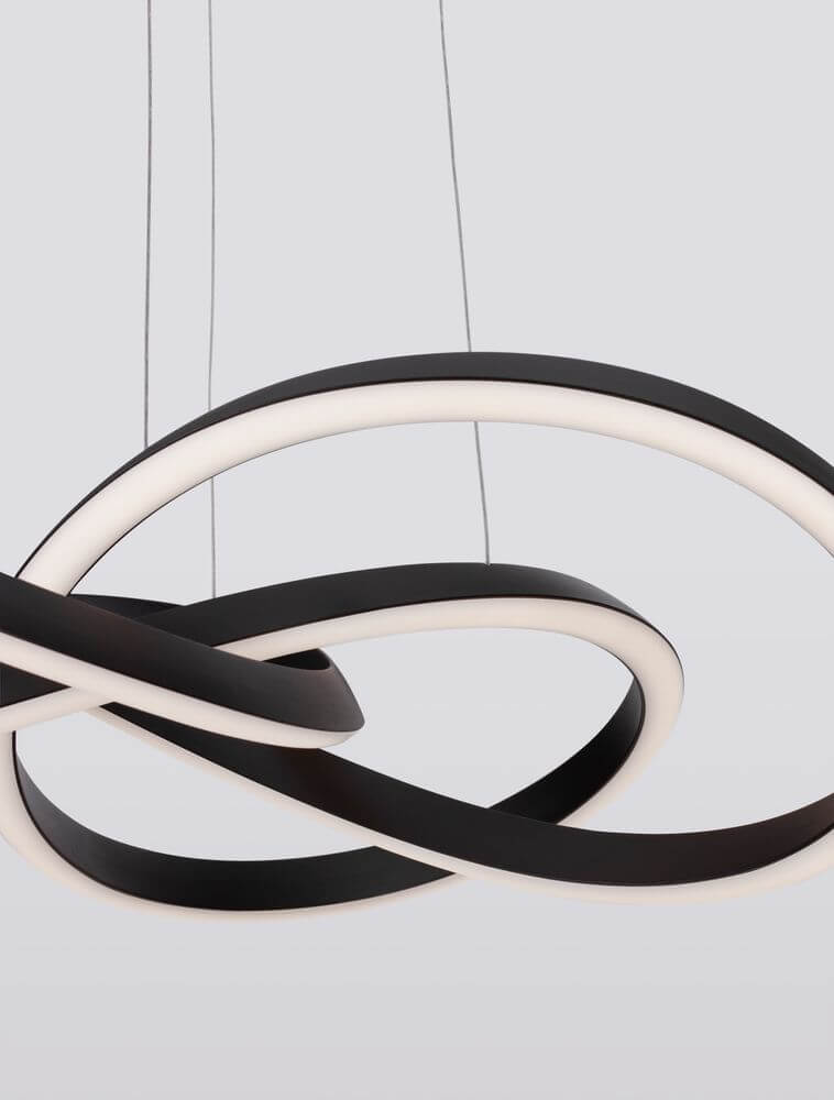 Amara LED Pendelleuchte Ø 68cm mit schwingendem, modernem Design in Schwarz und warmem Licht.