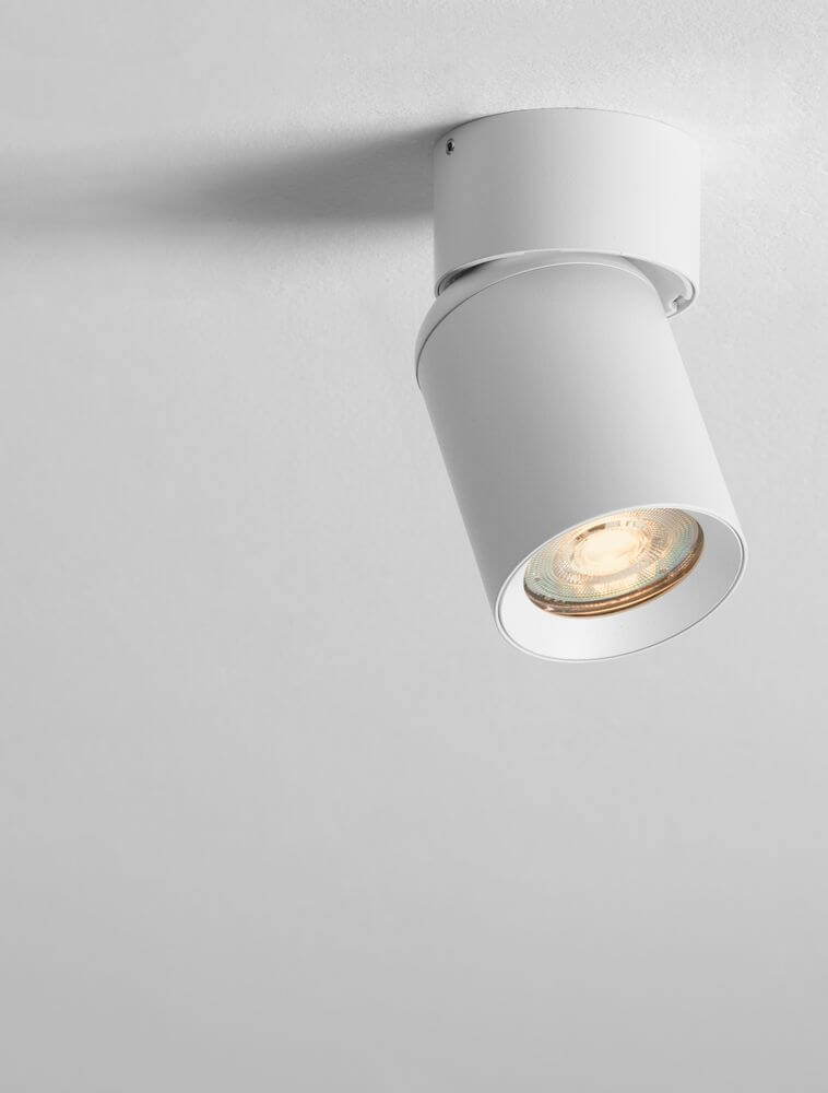 Amecy Deckenleuchte Ø 6cm GU10 in modernem Design montiert an einer weißen Decke.
