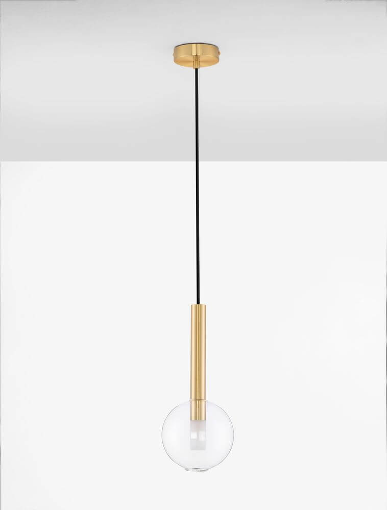 Amelia Pendelleuchte Ø 15cm mit klarem Glasschirm und goldener Aufhängung in modernem skandinavischen Design.
