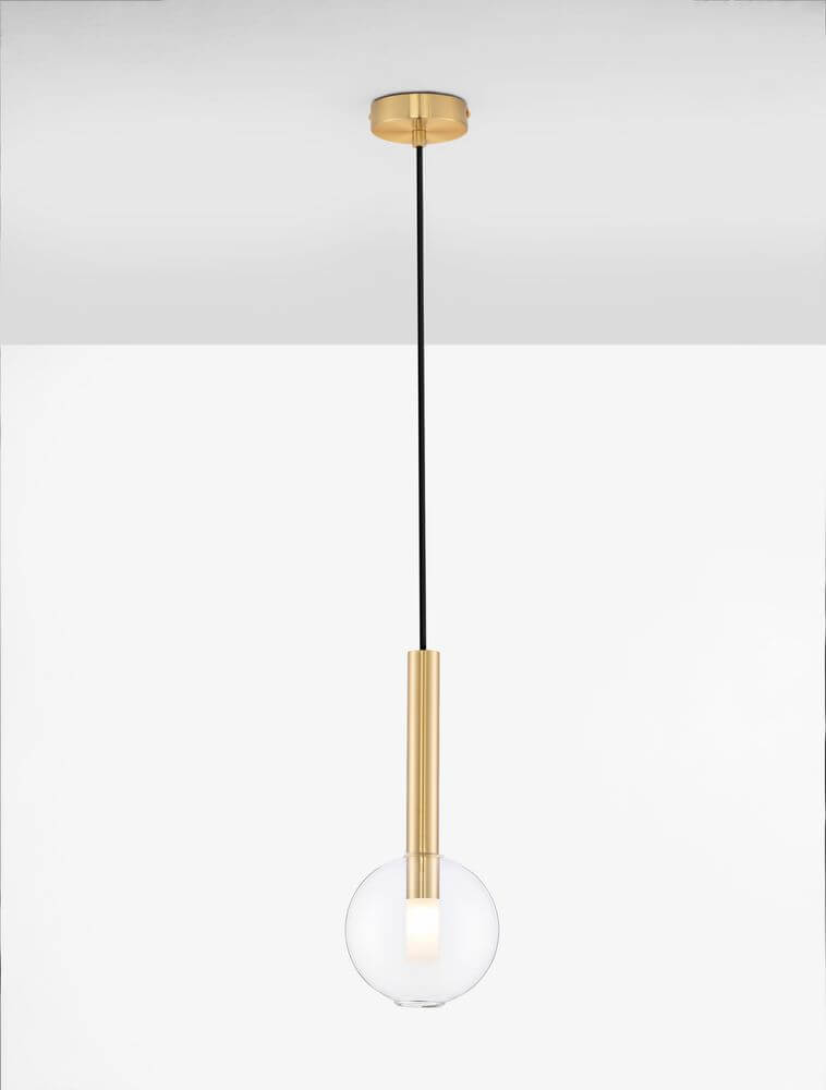 Amelia Pendelleuchte Ø 15cm mit klarem Glas und goldfarbenem Metallaufhängung im skandinavischen Design.