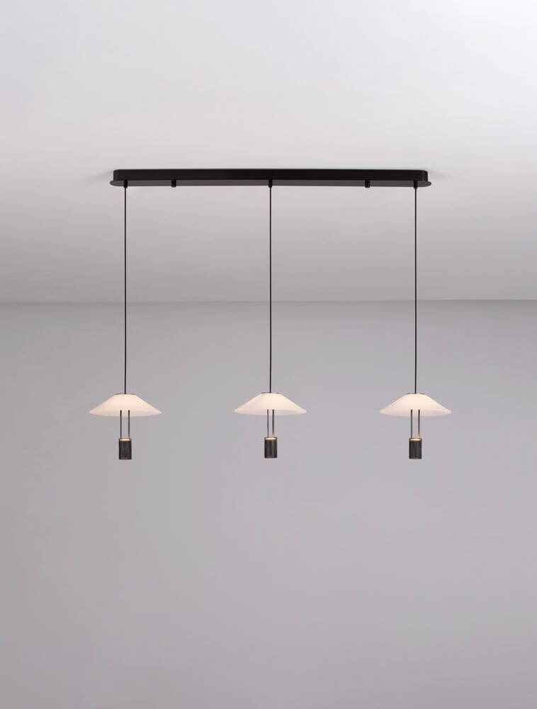 Stylische Anafi LED Pendelleuchte 3000K mit drei Lampenschirmen im eleganten Design.