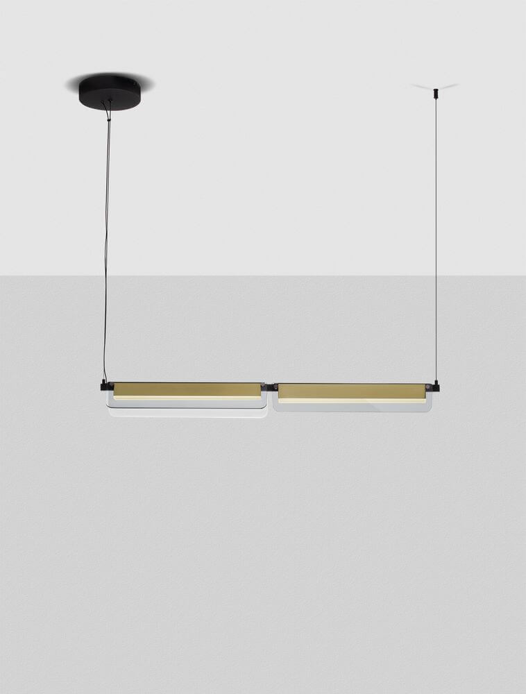 Apnea LED Pendelleuchte 3000K mit filigranem Design in Schwarz und goldfarbenen Akzenten für harmonische Raumbeleuchtung.