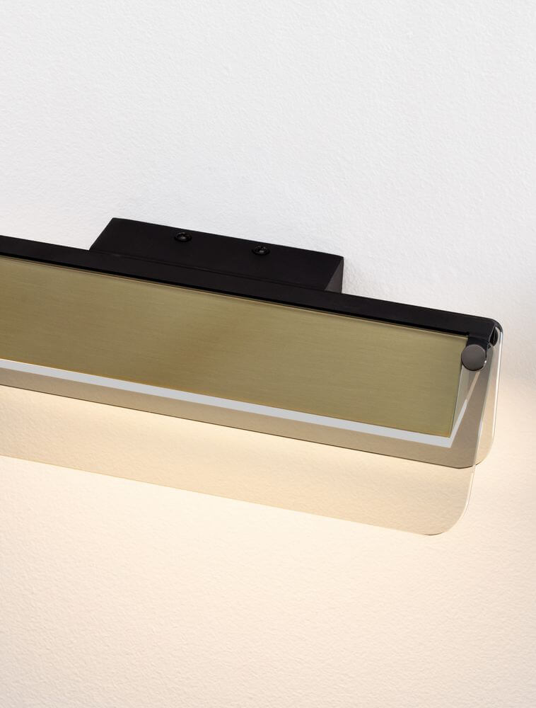 Apnea LED Wandleuchte 3000K mit matt schwarzem Aluminium und transparentem Glas, warmweiße Lichtakzente.