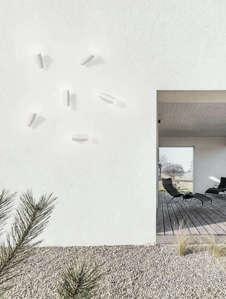 Arabella LED Außenwandleuchte 3000K Weiß IP54 an modernem Außenwandgestaltungsbeispiel