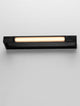 Arga LED Wandleuchte 45cm 3000K IP44 an einer Wand montiert, modernes Design in Schwarz.