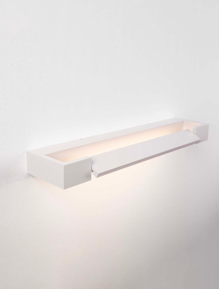Arga LED Wandleuchte 45cm 3000K IP44 an Wand, modernes Design, warmweiße Beleuchtung, IP44 wetterfest.
