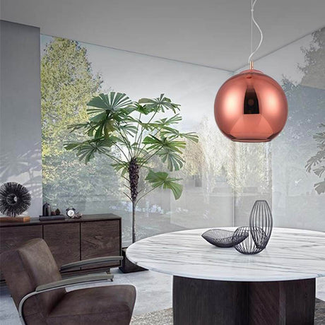 Argento glas hængelampe Ø 20cm kobber i en moderne stue med bord og planter