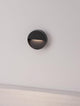 Arne LED Außenwandleuchte Ø 12cm IP54 an einer Wand montiert, mit eleganter anthrazitfarbener Oberfläche.
