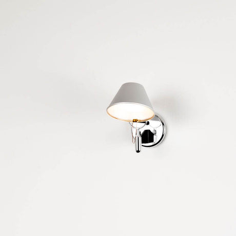 Artemide Faretto LED Wandlampe mit grauem Schirm und verchromter Halterung, Frontansicht