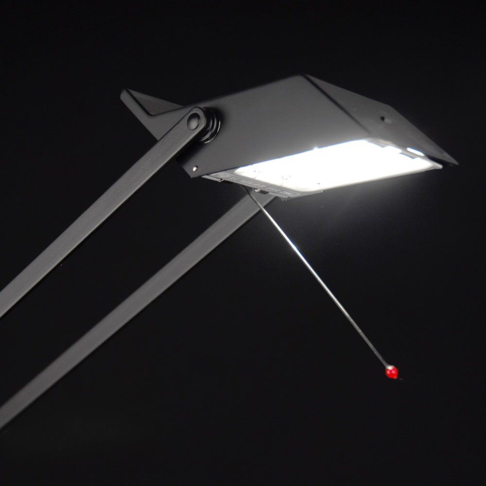 Artemide Tizio 35 -pöytävalaisin musta