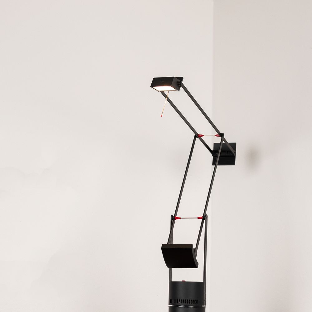 Artemide Tizio 35 -pöytävalaisin musta