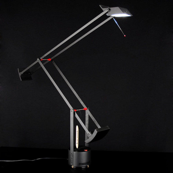 Artemide Tizio 50 LED Schreibtischlampe Schwarz, moderne flexible LED Tischleuchte mit zeitlosem Design