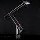 Artemide Tizio 50 LED Tischleuchte in Schwarz mit flexibler Höhe und schwebendem Design