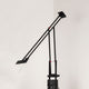 Artemide Tizio 50 LED Tischleuchte in Schwarz mit modernem Design und flexiblen Armen.